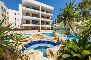 2 bed Apartment Overlooking Pool - Oroklini