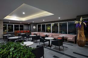 Koi Resort Saint Kitts, Curio Collection by Hilton