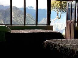 Llactapata Lodge Overlooking MachuPicchu