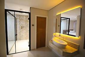 Plaza Motel - Adults Only