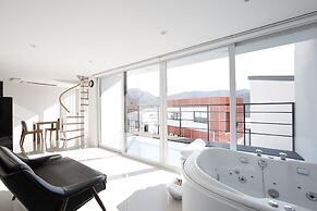 Pool Villa Shiny River