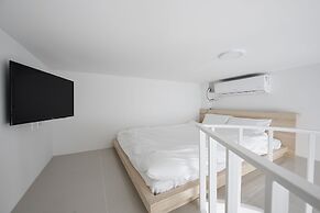 Pool Villa Shiny River