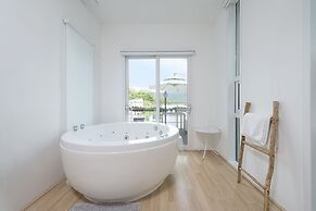 Pool Villa Shiny River