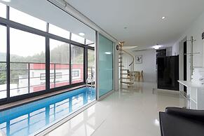 Pool Villa Shiny River