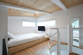 Pool Villa Shiny River