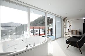 Pool Villa Shiny River