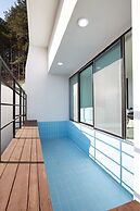 Pool Villa Shiny River