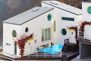 Pool Villa Shiny River