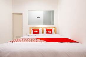 Super OYO 2041 Griya Aneka