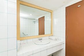 OYO 2065 Holly Sentosa Hotel