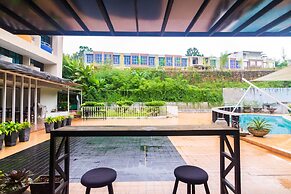 OYO 2065 Holly Sentosa Hotel