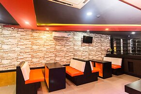 OYO 2065 Holly Sentosa Hotel