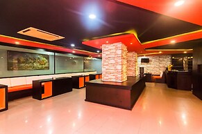 OYO 2065 Holly Sentosa Hotel