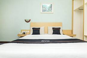 OYO 2065 Holly Sentosa Hotel