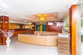 OYO 2065 Holly Sentosa Hotel