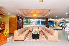 OYO 2065 Holly Sentosa Hotel