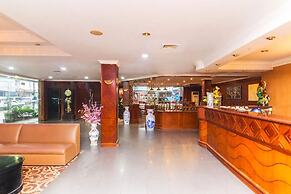 OYO 2065 Holly Sentosa Hotel