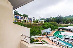 OYO 2065 Holly Sentosa Hotel