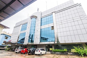 OYO 2065 Holly Sentosa Hotel