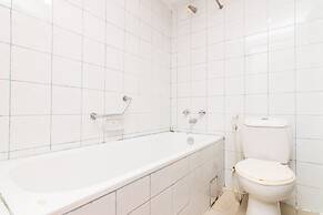 OYO 2065 Holly Sentosa Hotel