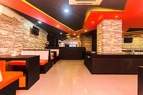 OYO 2065 Holly Sentosa Hotel