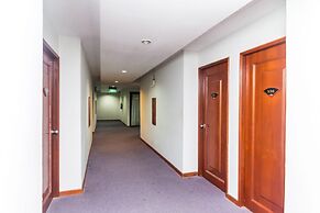 OYO 2065 Holly Sentosa Hotel