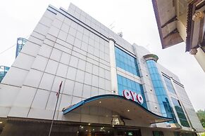 OYO 2065 Holly Sentosa Hotel