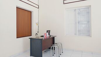 OYO 1190 Griya Soeratin Residence Syariah