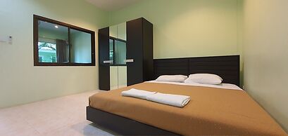 Chalong Stay Well by Palai Seafood