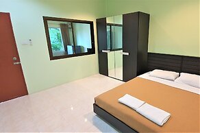 Chalong Stay Well by Palai Seafood