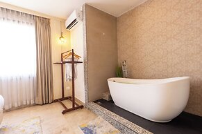 Arushi Boutique Hotel