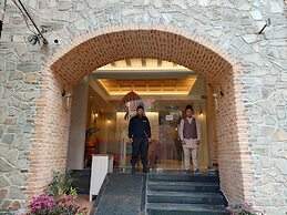 Arushi Boutique Hotel