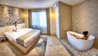 Arushi Boutique Hotel