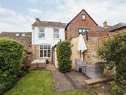The Cottage at Broadway