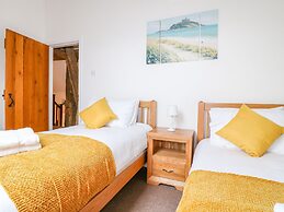 Woodthorpe Cruck Cottage