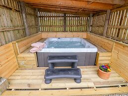 Woodthorpe Cruck Cottage