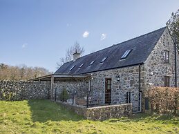 Hen Stabl Llandwrog