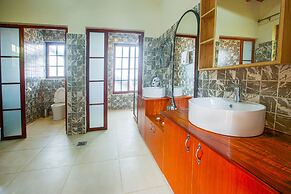 Gorilla Heights Lodge
