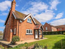 Ardsley Cottage - Longford Hall Farm Holiday Cottages