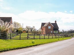 Ardsley Cottage - Longford Hall Farm Holiday Cottages