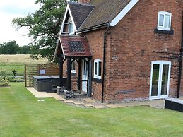 Ardsley Cottage - Longford Hall Farm Holiday Cottages