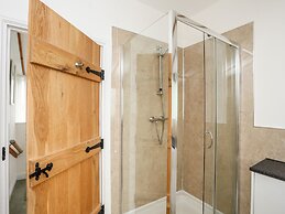 Tyn Towyn - Ty Glas Golau