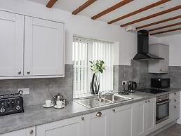 Tyn Towyn - Ty Gwyrdd Golau