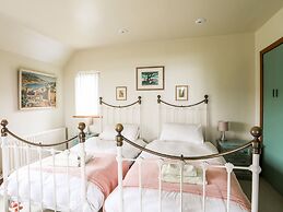 Bryn Y Mor, Borth Y Gest