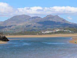 Bryn Y Mor, Borth Y Gest