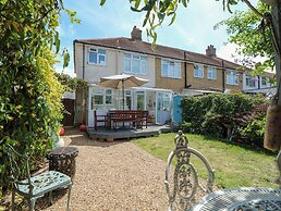 32 Cranleigh Close