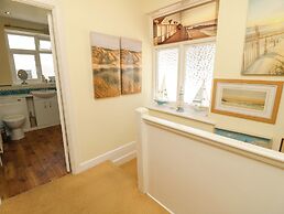 32 Cranleigh Close