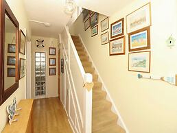 32 Cranleigh Close