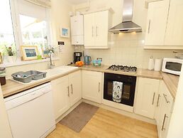 32 Cranleigh Close
