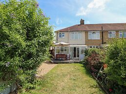 32 Cranleigh Close